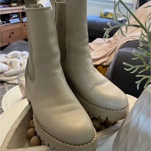 Women’s Pajar waterproof Chelsea boot. Size 39